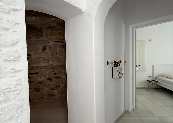 Ancient House Парос